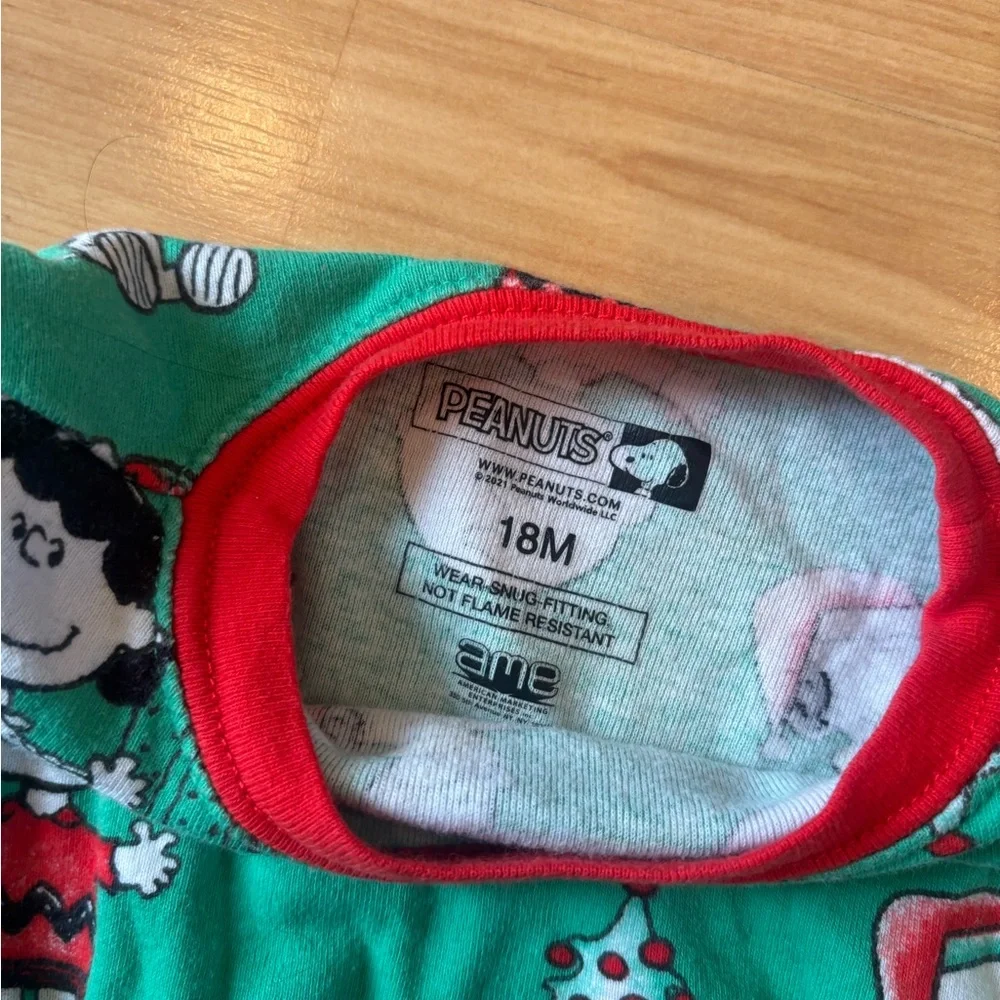 Peanuts - Snoopy &‎ Friends Christmas Pajamas -5/$25